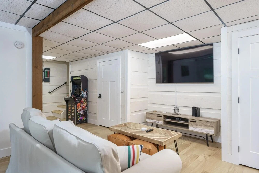 Grand Ole Mountain House: Hot Tub, Air Hockey, Arcade, Fire Pit, Nintendo Game Console