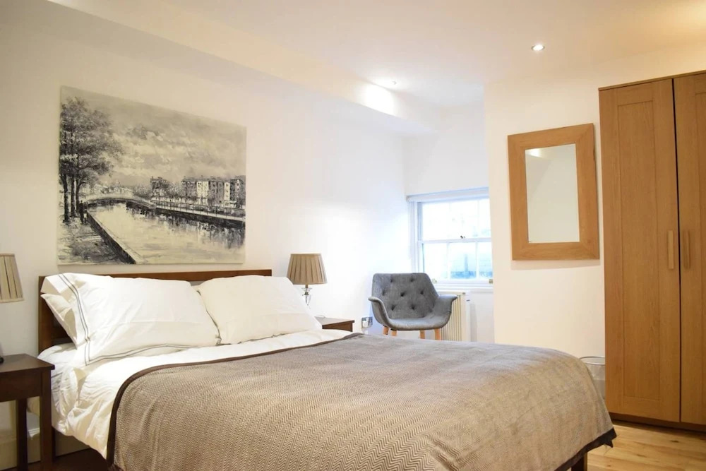 2 Bedroom Apartment Near Grafton Street
