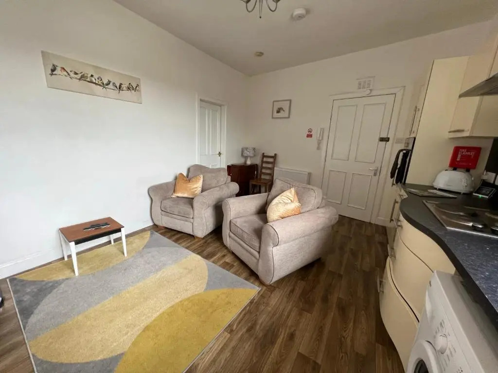 Stylish 2nd Floor Georgian 1 Bedroom Apartment