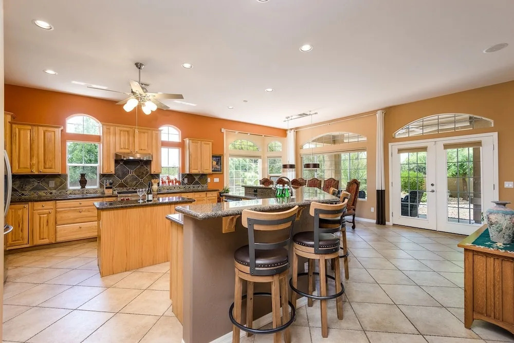 Casa Dynamite 4 Bedroom Home by RedAwning