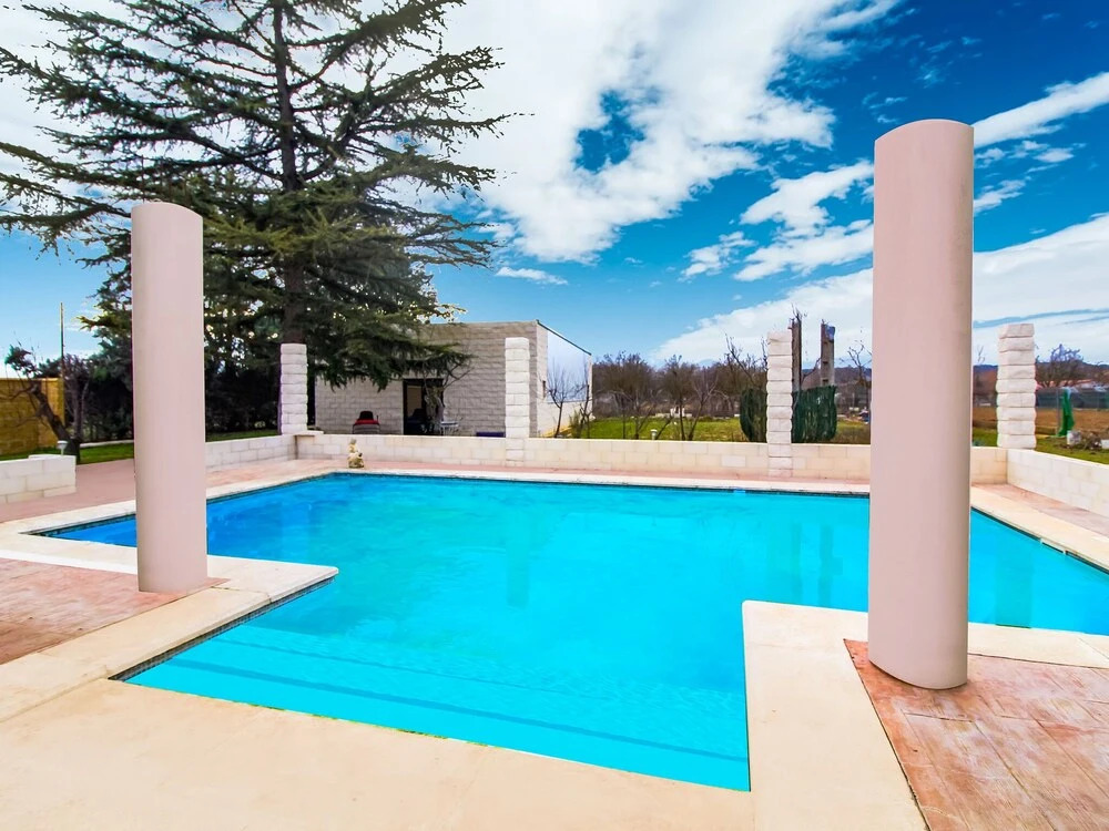 Villa in Villamuriel With Pool and Barbecue