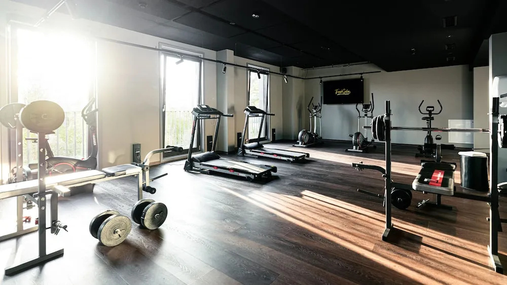 FreshSuites & Bar