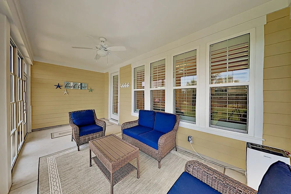 The At Barefoot Village: Patio & Pool 3 Bedroom Condo