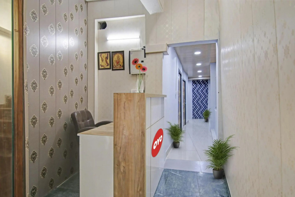 OYO Flagship 70389 Sr Residency