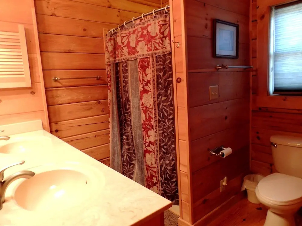 Limerick Lodge 3 Bedrooms 3.5 Bathrooms Cabin