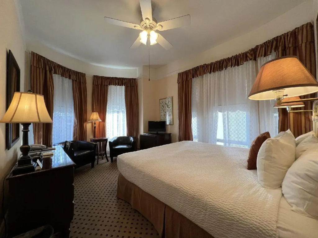 The Andrews Hotel