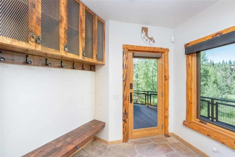 Slopeside Lodge