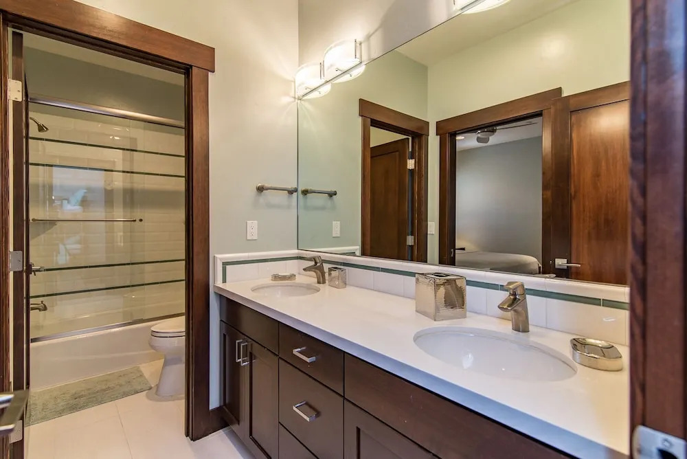 Ski-centric 4br W/ Hot Tub 4 Bedroom Home