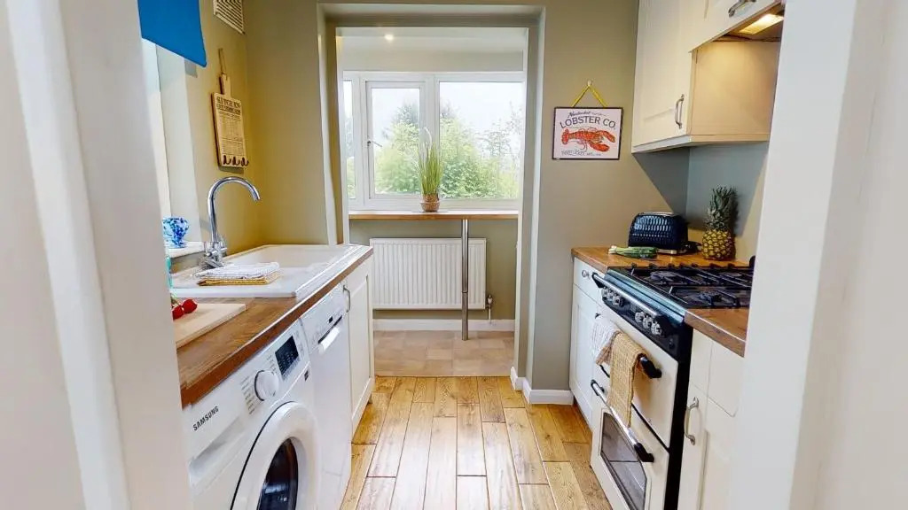 Contemporary 2 Bed Apartment With Private Garden