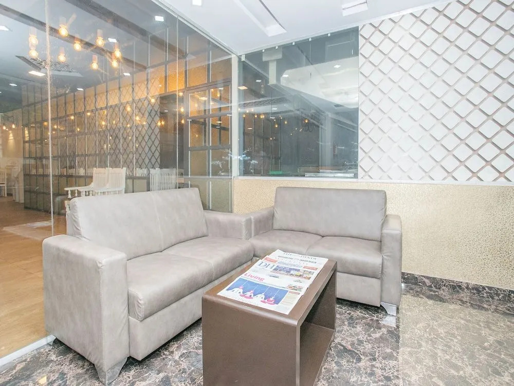 OYO 15352 Sahara Suites