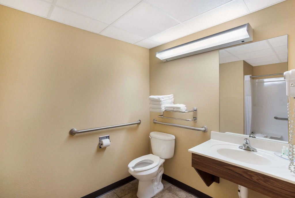 Quality Inn & Suites Monterey I-40
