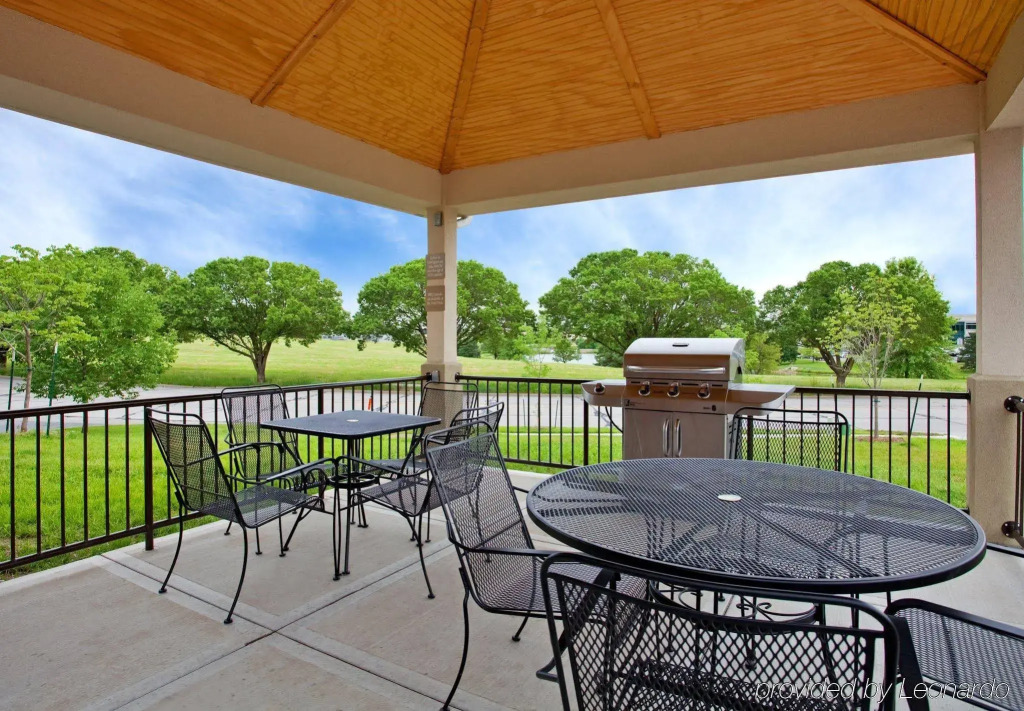 Candlewood Suites Kansas City Airport