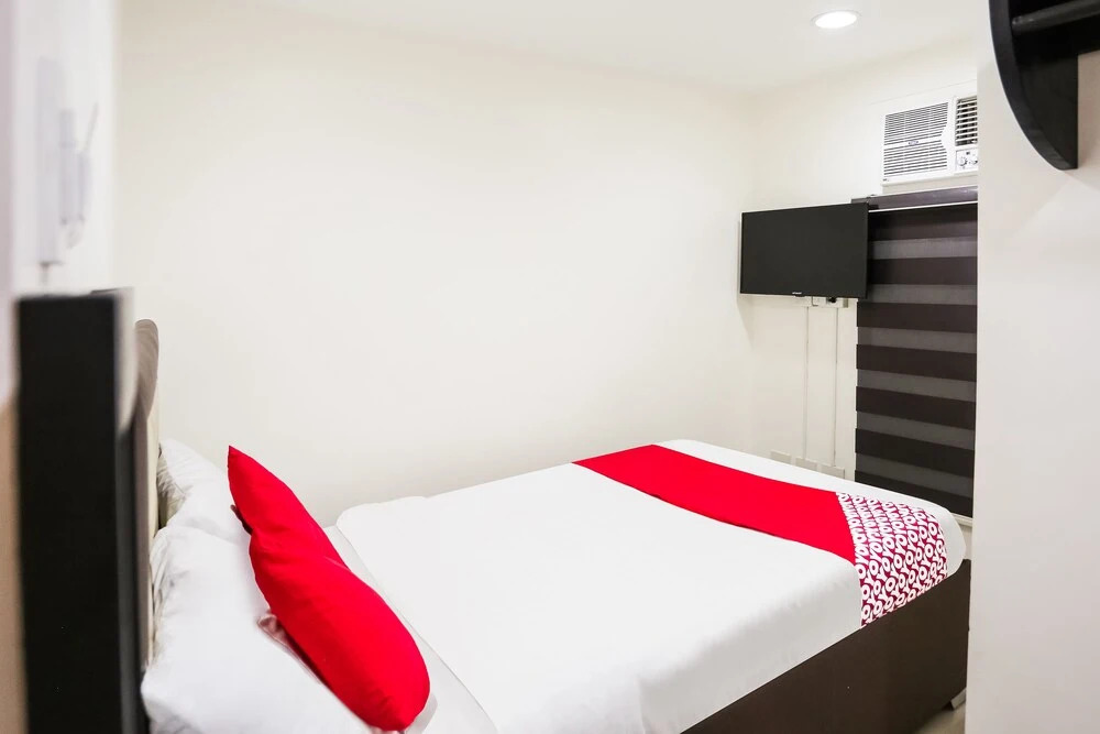 OYO 393 Triangle Apartelle