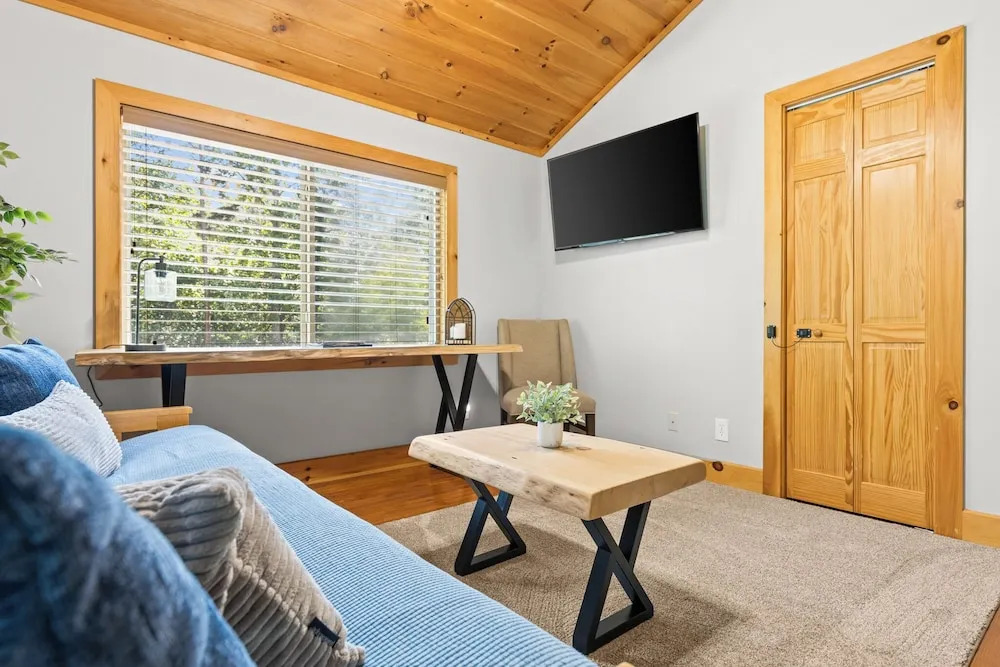 < 1 Mi to Lake Blue Ridge: Forest-view Gem w/ Deck