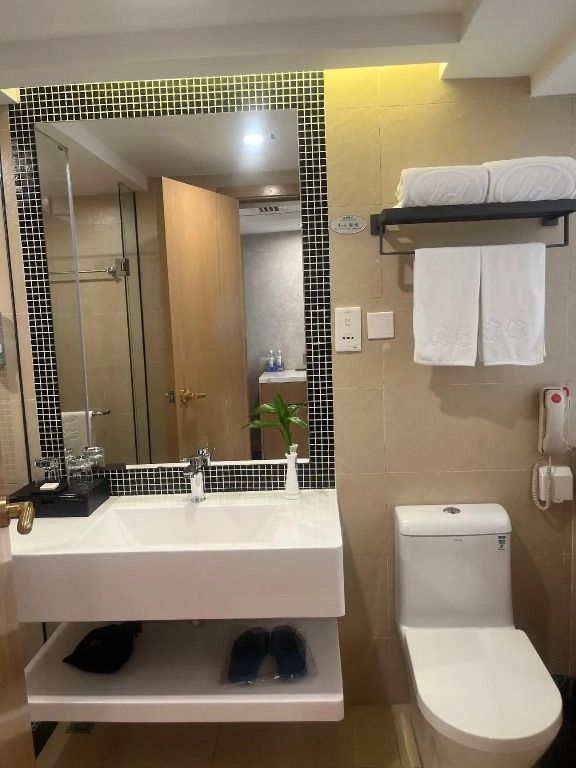 Shenzhen Luohu Lotus Hotel