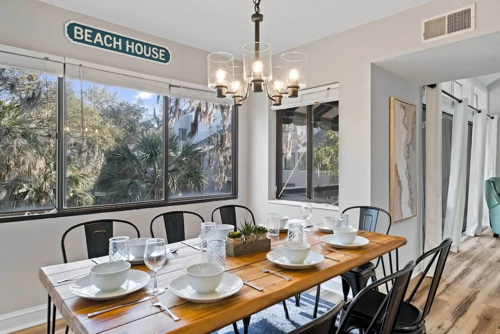 Walk to Coligny Beach Park: Coastal Oasis w/ Pool