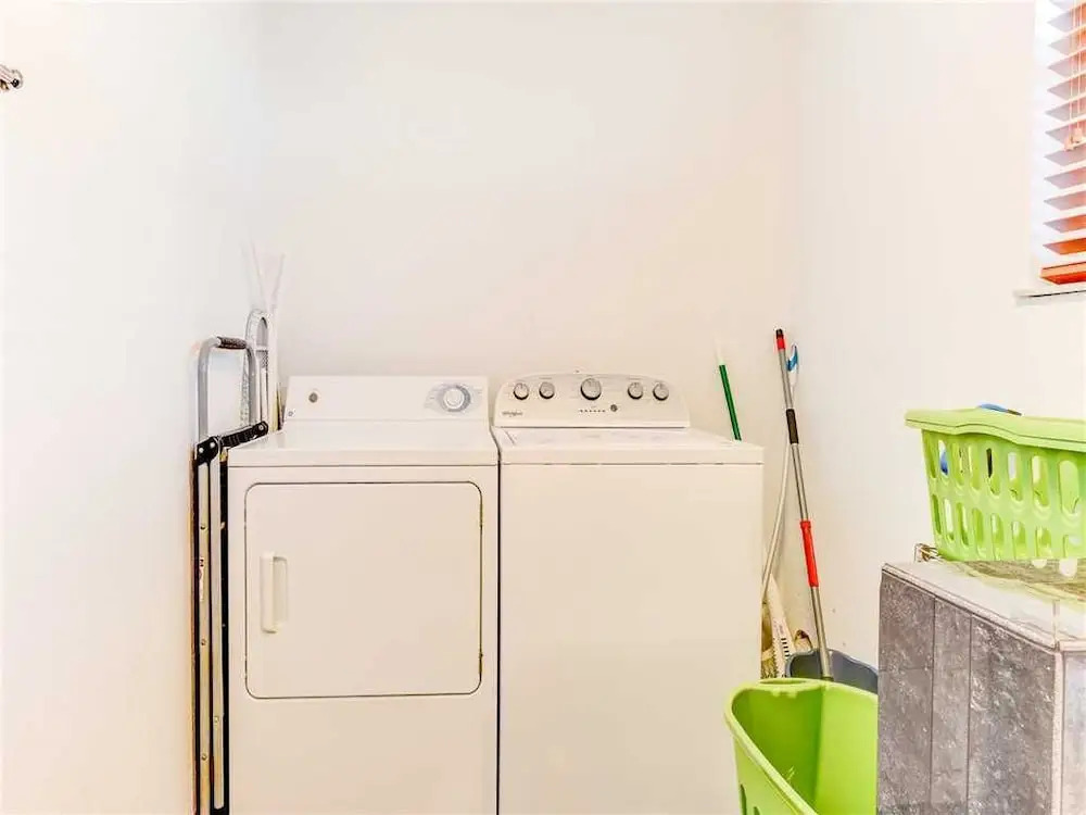 Sunshine House - Three Bedroom Home