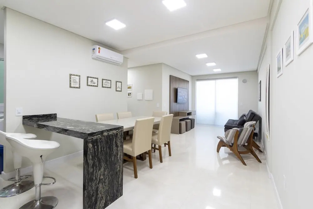 Apartamento 2 Dormitórios a 80 Metros do Mar
