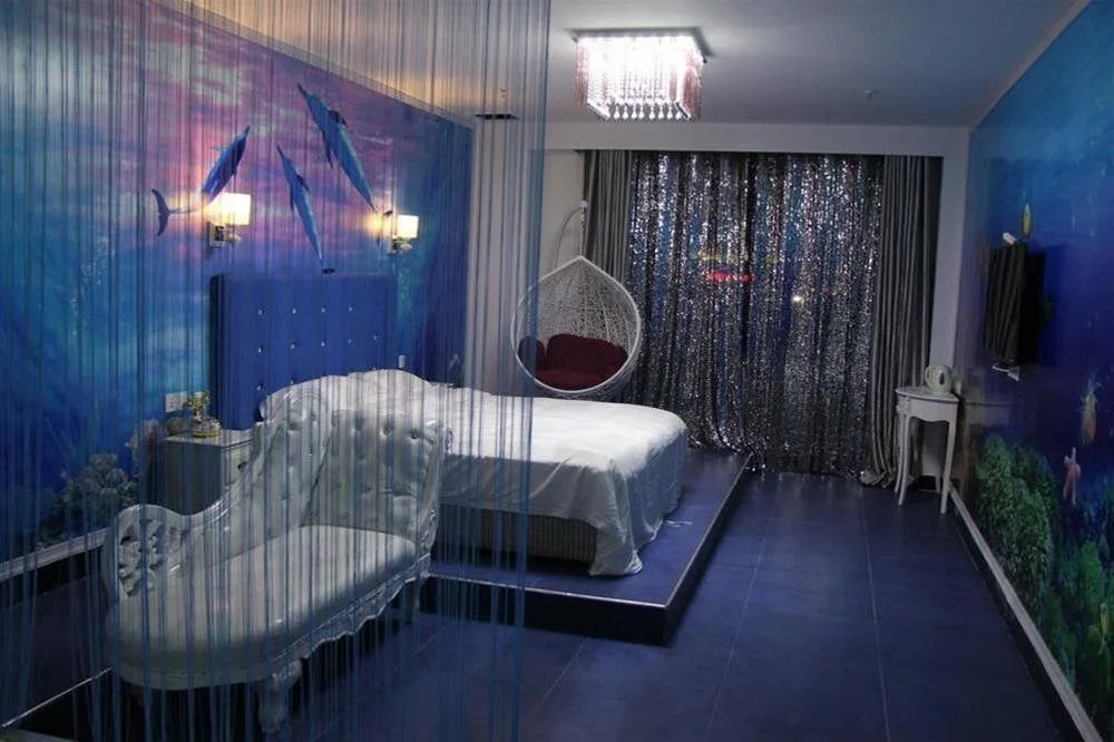 Love in a Fallen City Theme Hotel