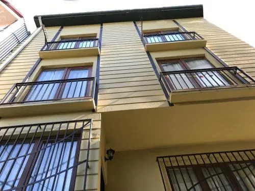 Nina's Guest House