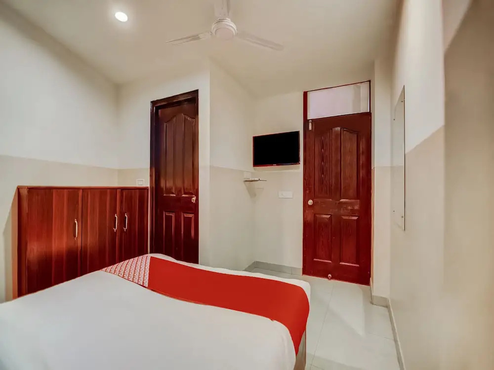 OYO 28461 Townhouse Royal Stay Inn