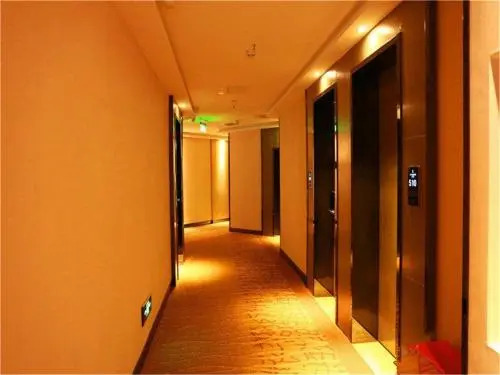 Lifeng Hotel (Beijing Universal Resort, Jiukeshu Metro Station)
