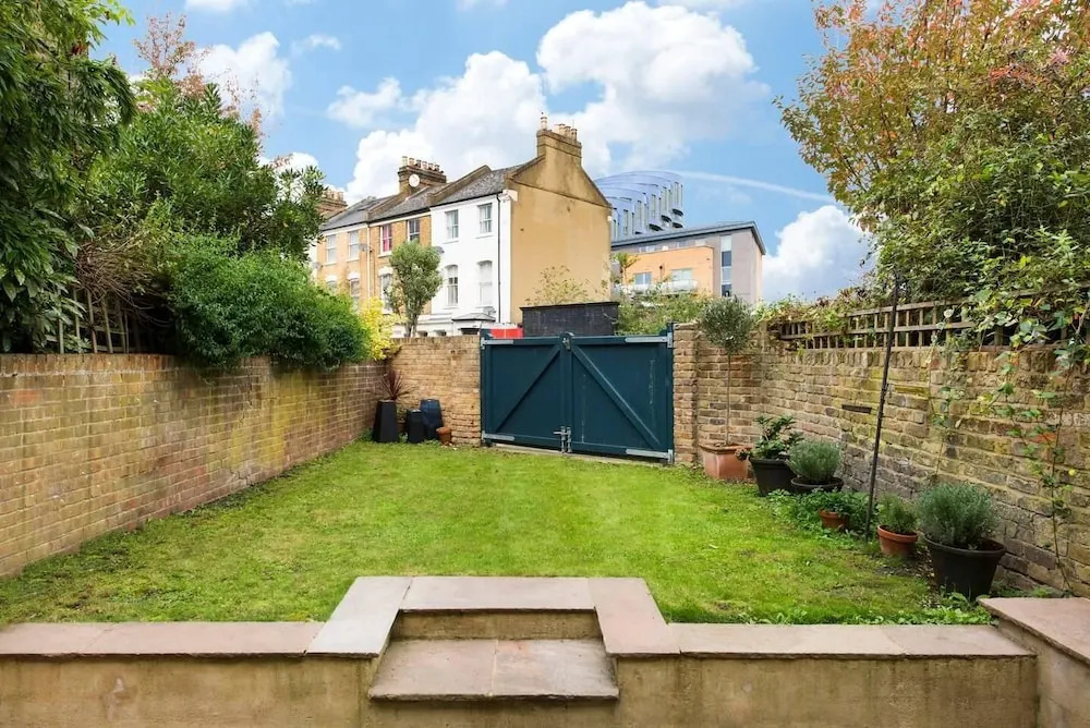 Stylish 1BR Garden Flat next to Emirates Stadium