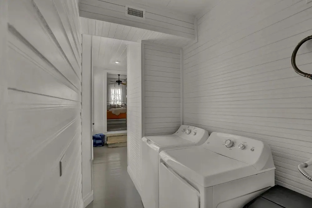 Gorgeous Home 1 Blk From Main w/ Hot Tub & Fire Pit!