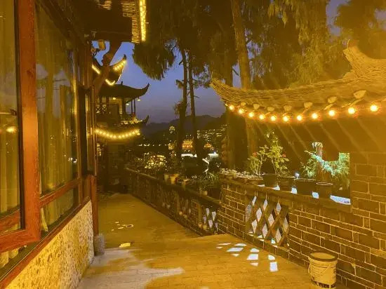 Songlin Qingxue Homestay (Furongzhen Scenic Area Entrance Shop)