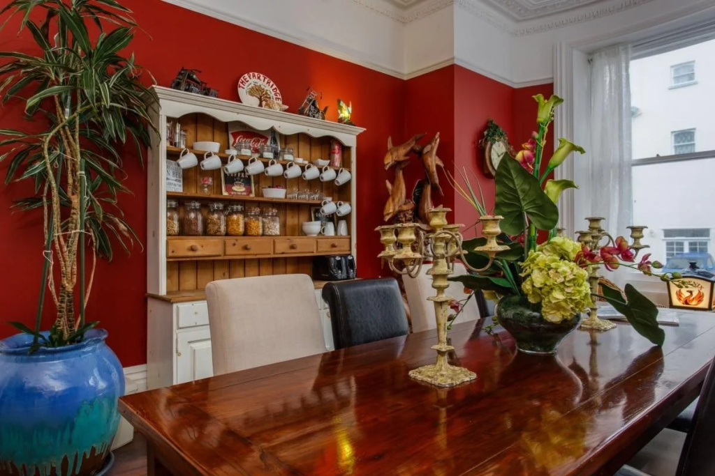 The Guesthouse East