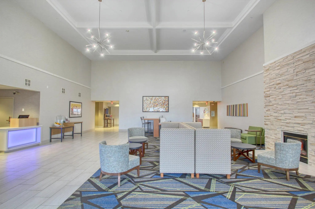 Holiday Inn Express Hotel & Suites Oshkosh - State Route 41 by IHG