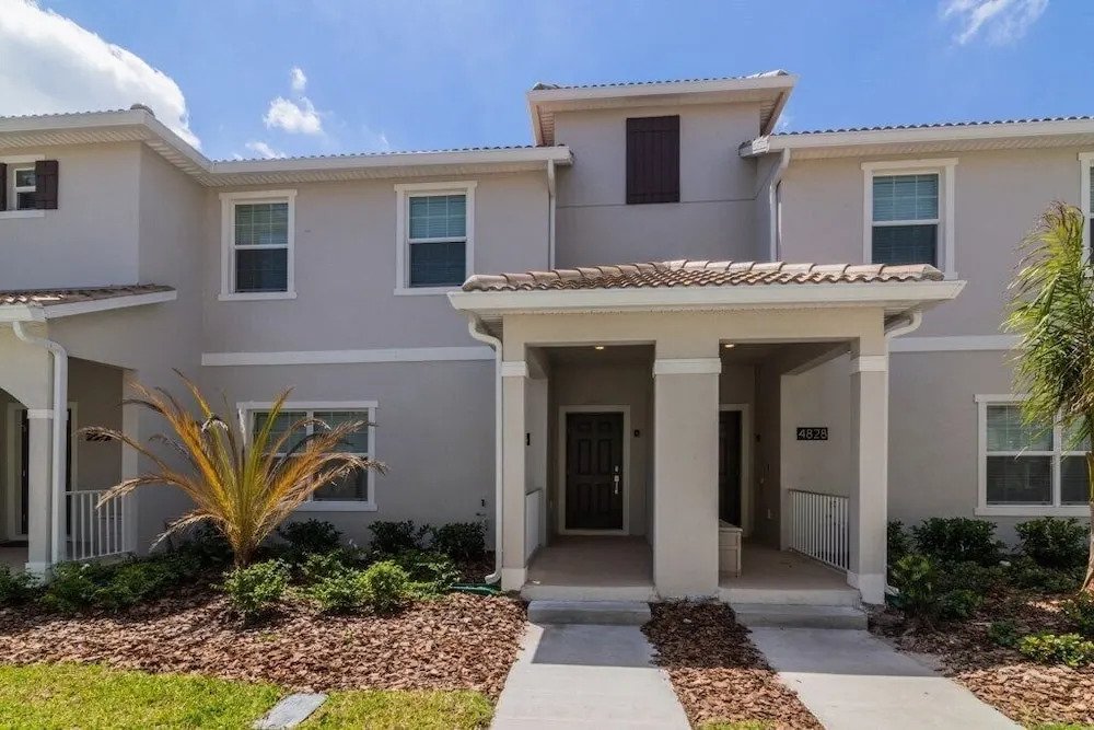 Beautiful 4Bd Pool TH, Storey Lake-4815DS