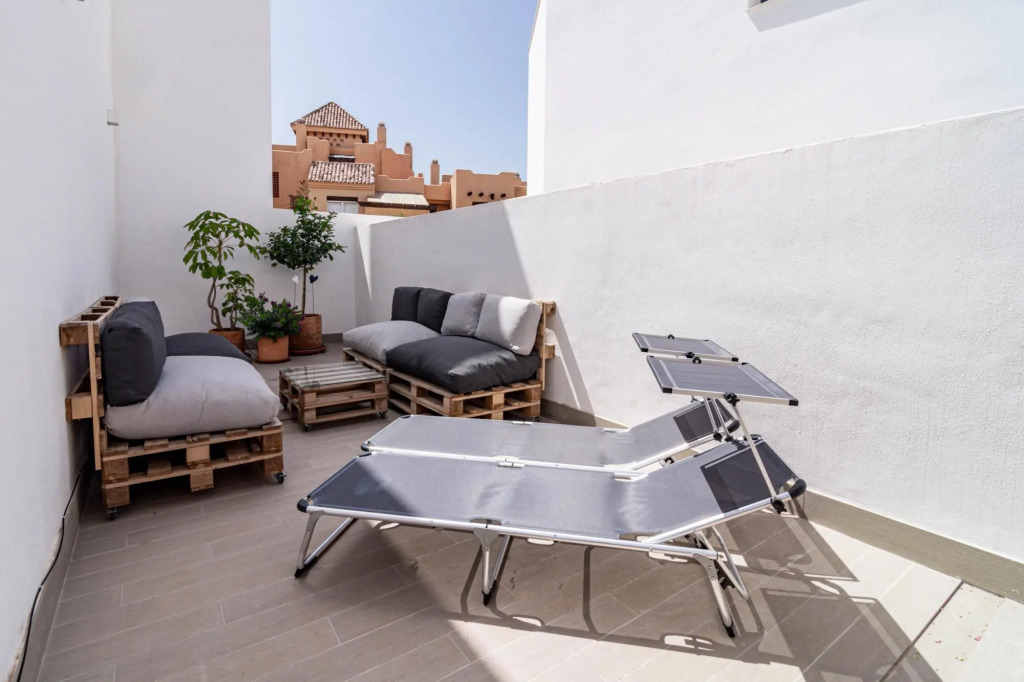 LMT46- Spacious townhouse modern style