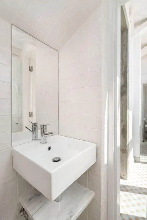 Prime Location Design Family Apartment