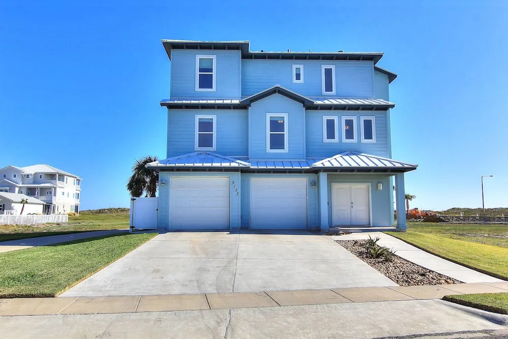 The Blue Pearl 8133 by RedAwning