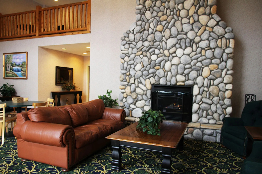 Beachfront Hotel Houghton Lake