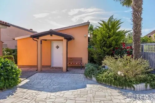 Holiday home Sikici Majoli