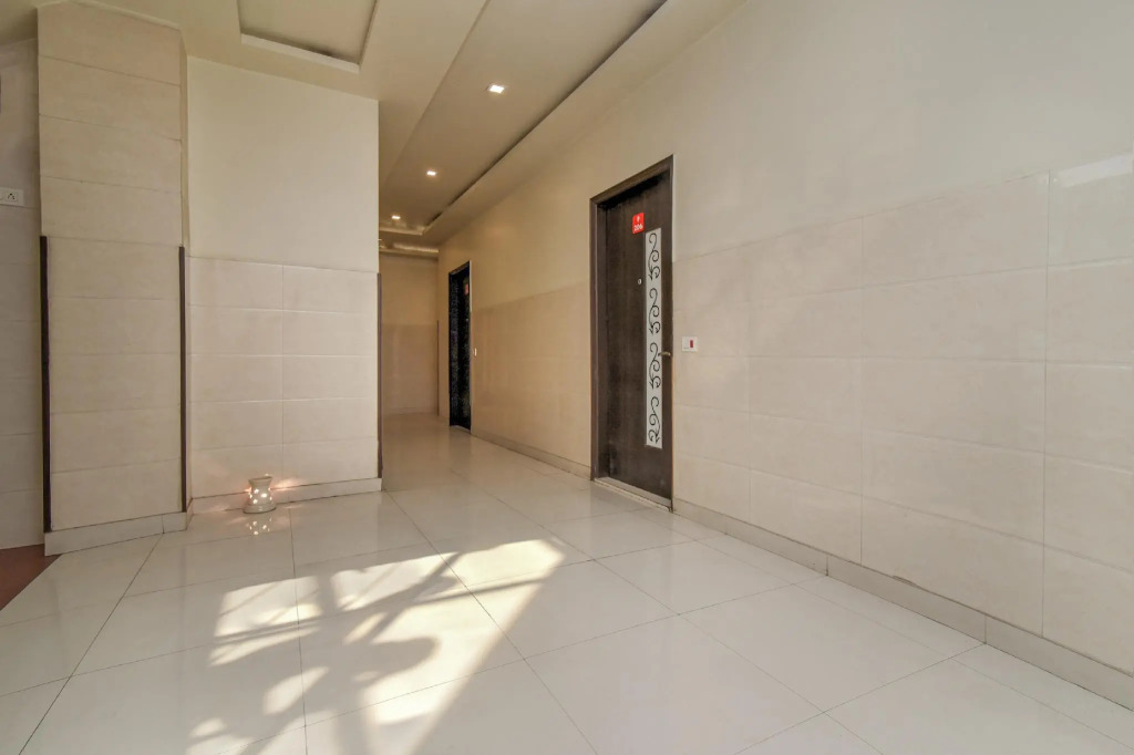 Collection O 76248 Hotel D Crown