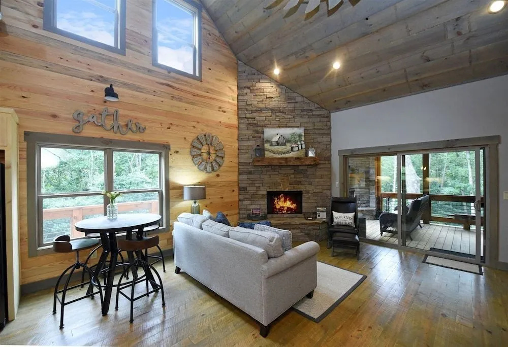 Chic on the Creek by Escape to Blue Ridge