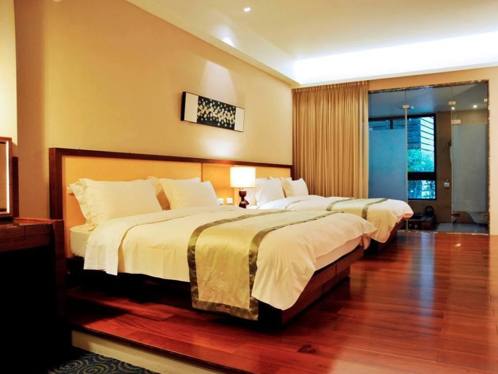Crownshine Resort