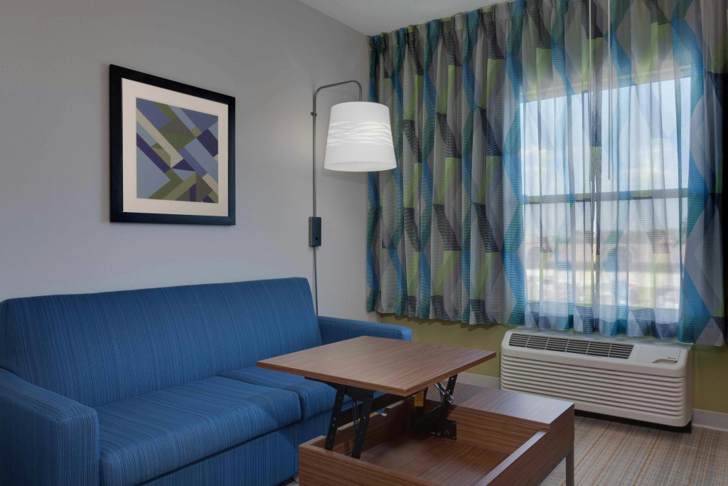 Holiday Inn Express & Suites Orlando International Airport by IHG