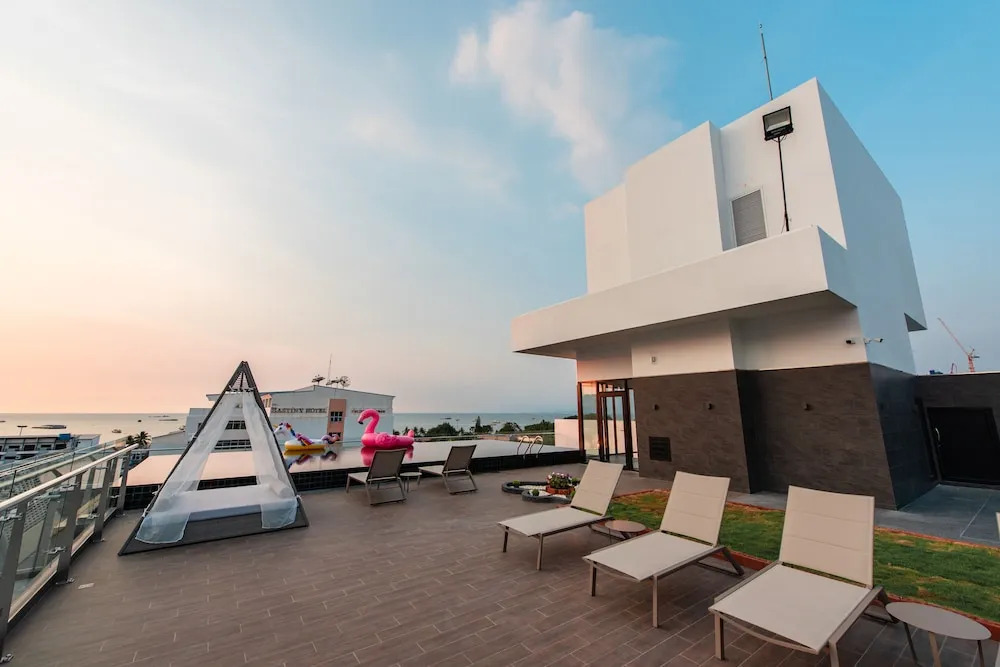 Отель Blackwoods Hotel Pattaya