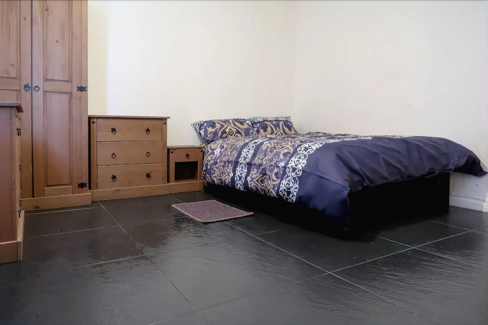 Teviot Street - Deluxe Double Room