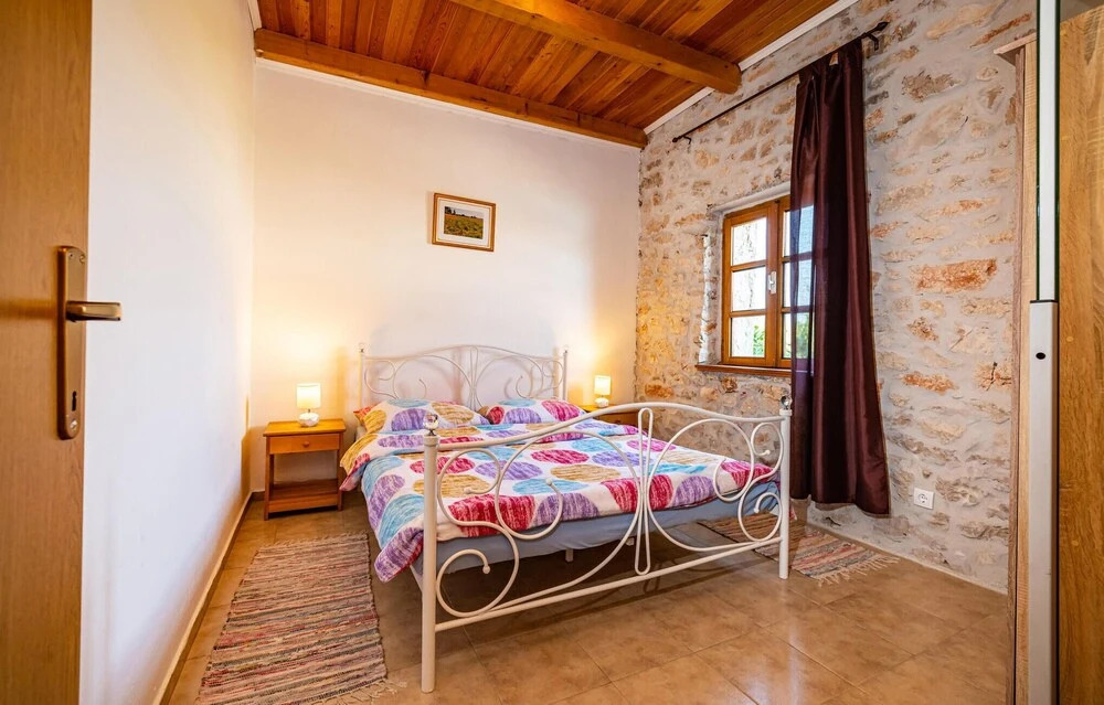 Amazing Home in Lisane Tinjske With 4 Bedrooms, Wifi and Outdoor Swimming Pool