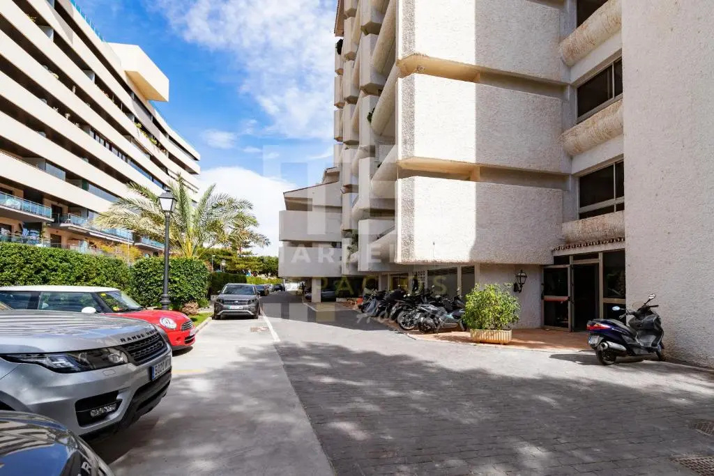 751, Renovated 1 Bedroom Apartment, Second Line Of The Beach, Wifi, Parking