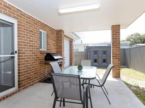 5 Bent Street huge house with Foxtel and Aircon
