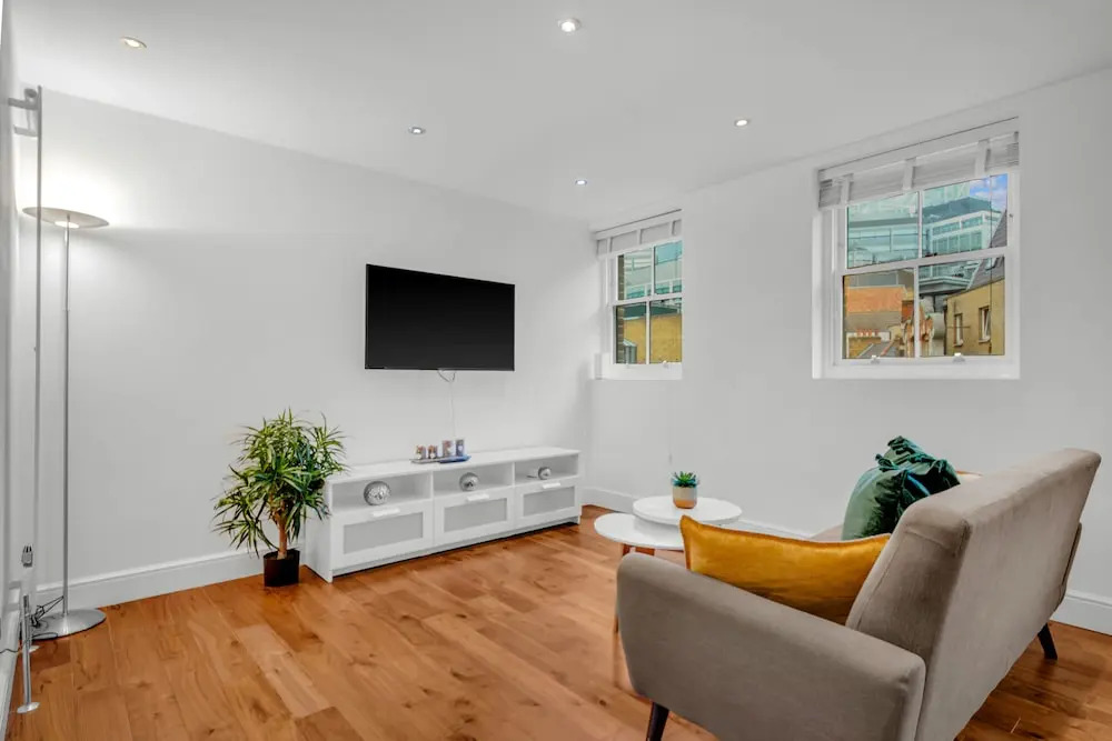 2 Bedroom Service Apt in Artillery Lane