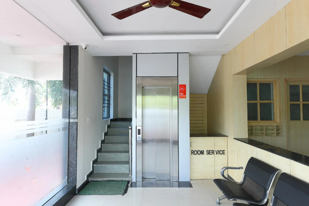 OYO 7576 Varuna Inn