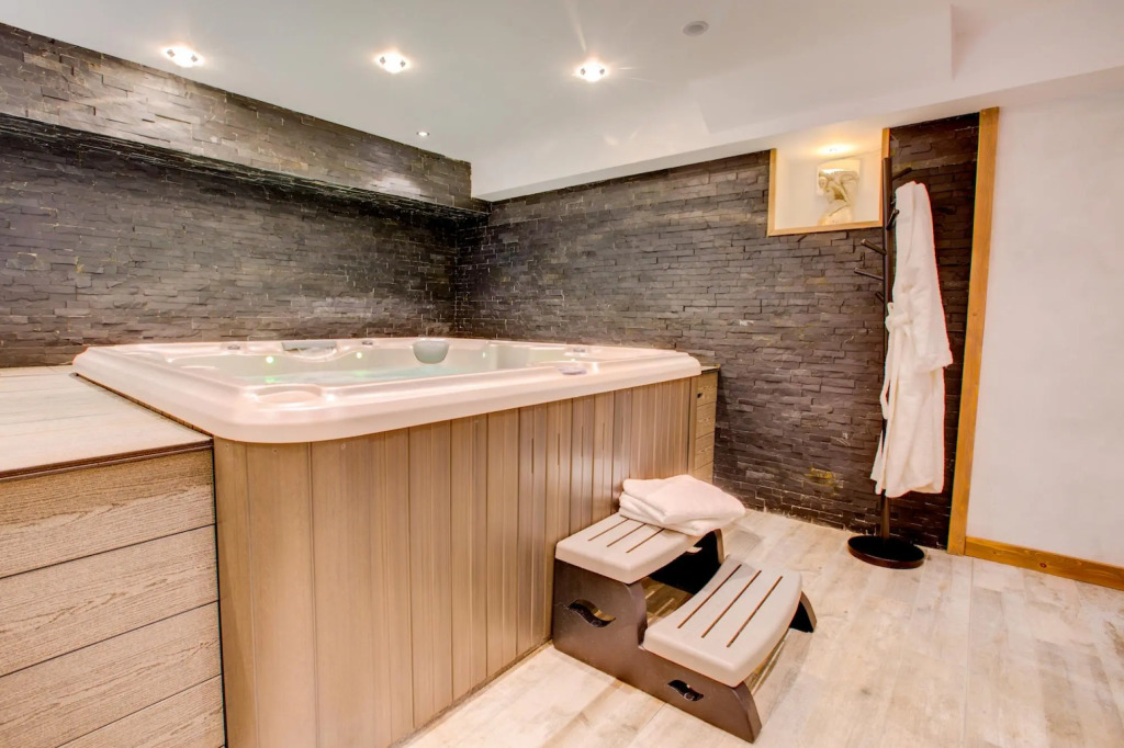 FLOCON - Modern Apartment with hot tub and hammam
