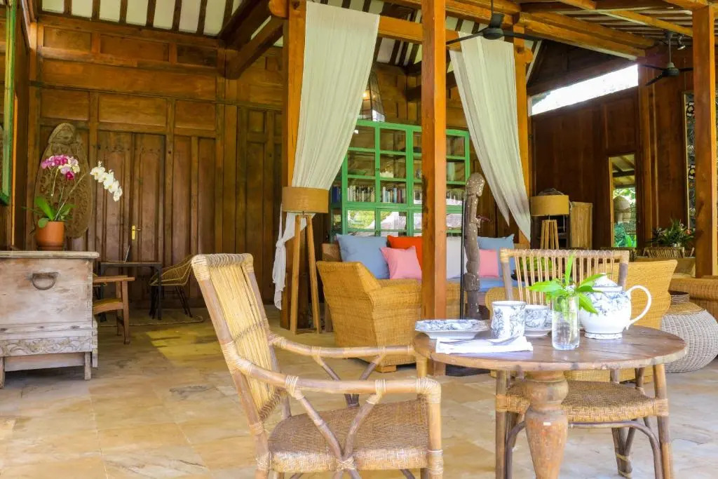 Chanteak Bali - White House 1